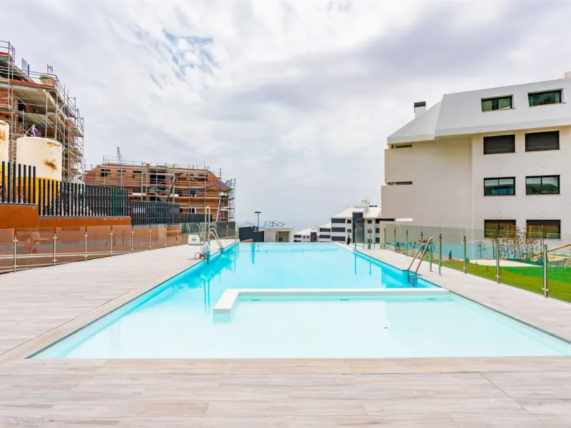Apartment - Middle Floor Apartment в продаже в Fuengirola, Málaga. В доме 3 спален и 2 ванных комнат. Площадь дома 150 м²