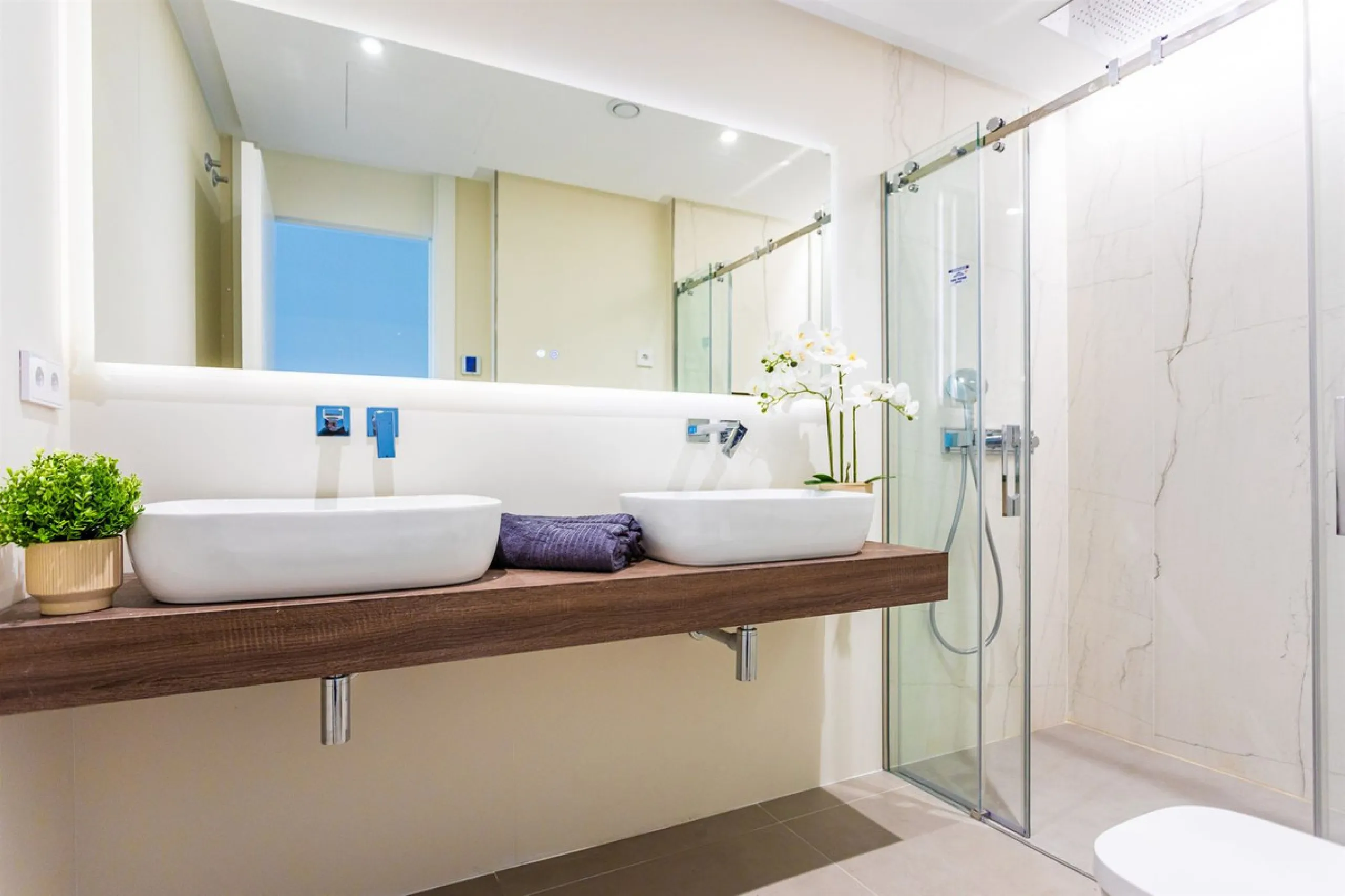 Apartment - Middle Floor Apartment в продаже в Fuengirola, Málaga. В доме 3 спален и 2 ванных комнат. Площадь дома 150 м²