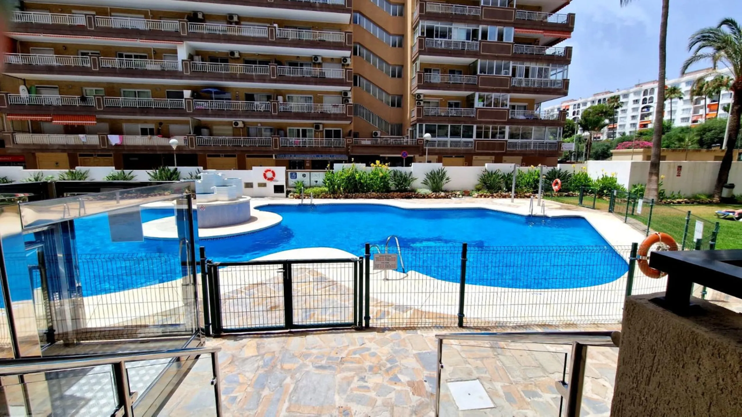 Apartment - Top Floor Apartment в продаже в Fuengirola, Málaga. В доме 1 спален и 1 ванных комнат. Площадь дома 57 м²