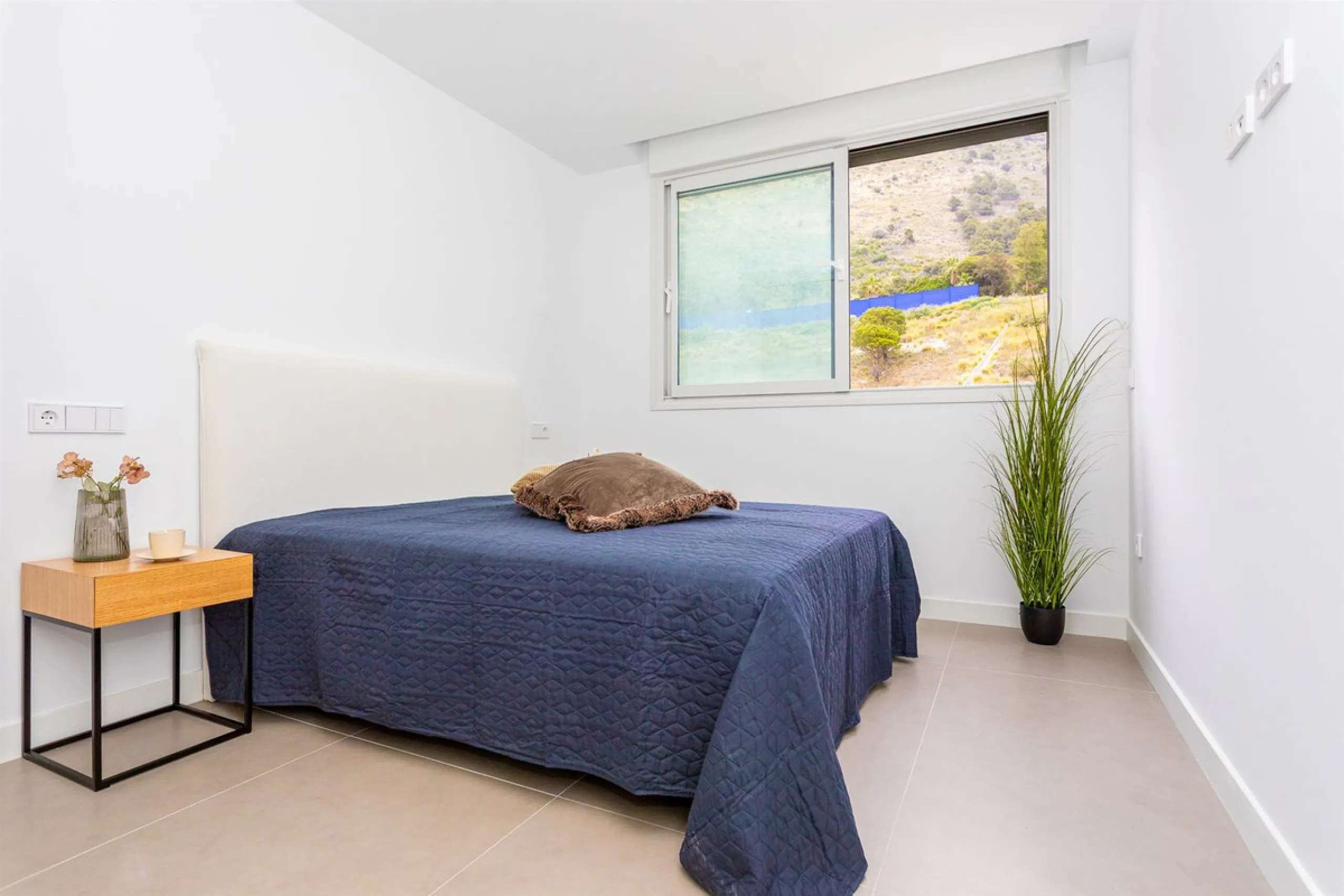 Apartment - Middle Floor Apartment в продаже в Fuengirola, Málaga. В доме 3 спален и 2 ванных комнат. Площадь дома 150 м²