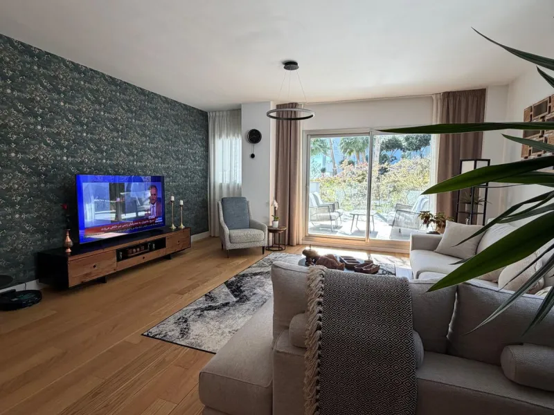 Modern ground floor apartment with sea views located in the sought-after Residencial Mediterráneo in Mijas Costa.