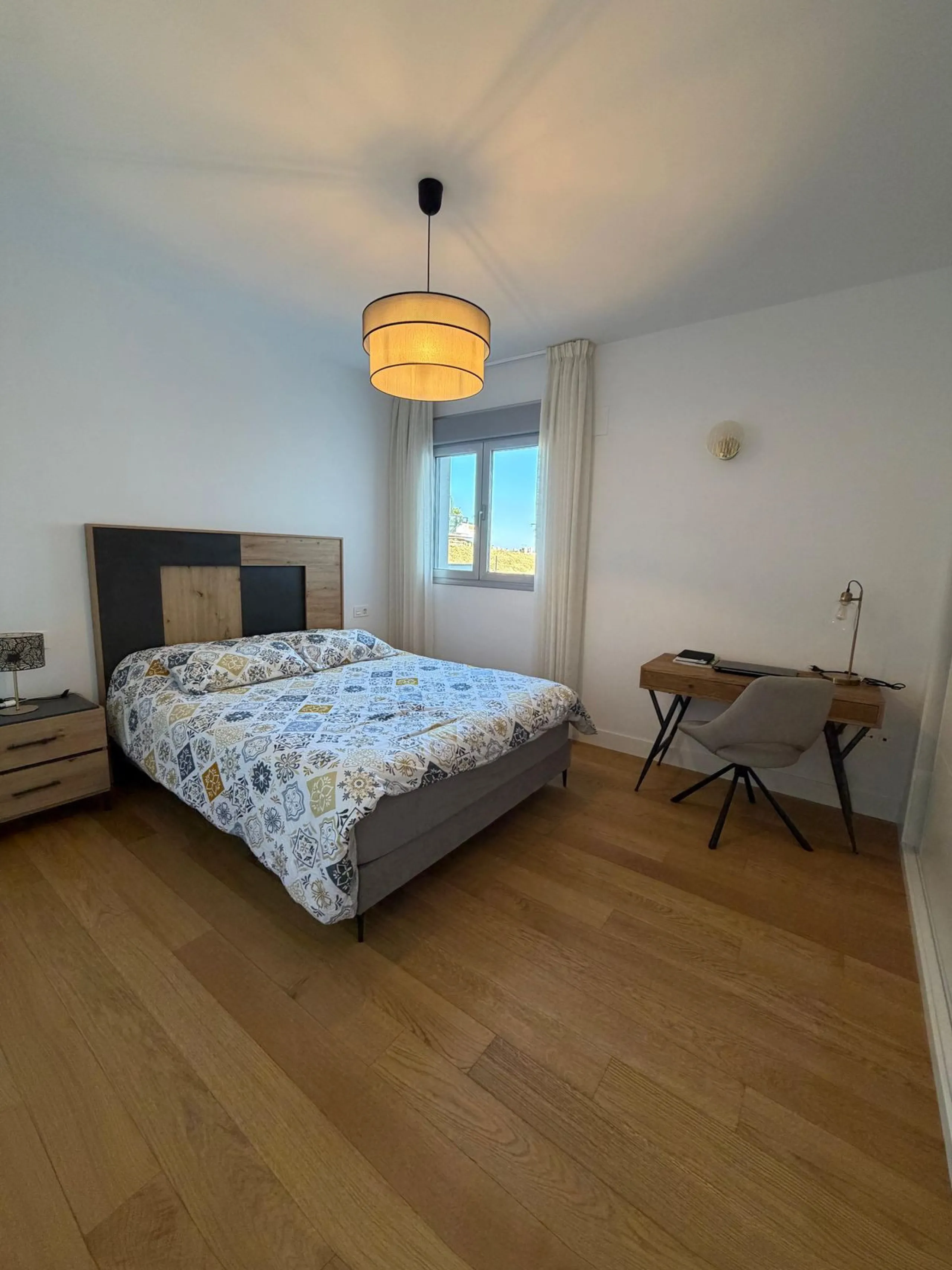 Modern ground floor apartment with sea views located in the sought-after Residencial Mediterráneo in Mijas Costa.