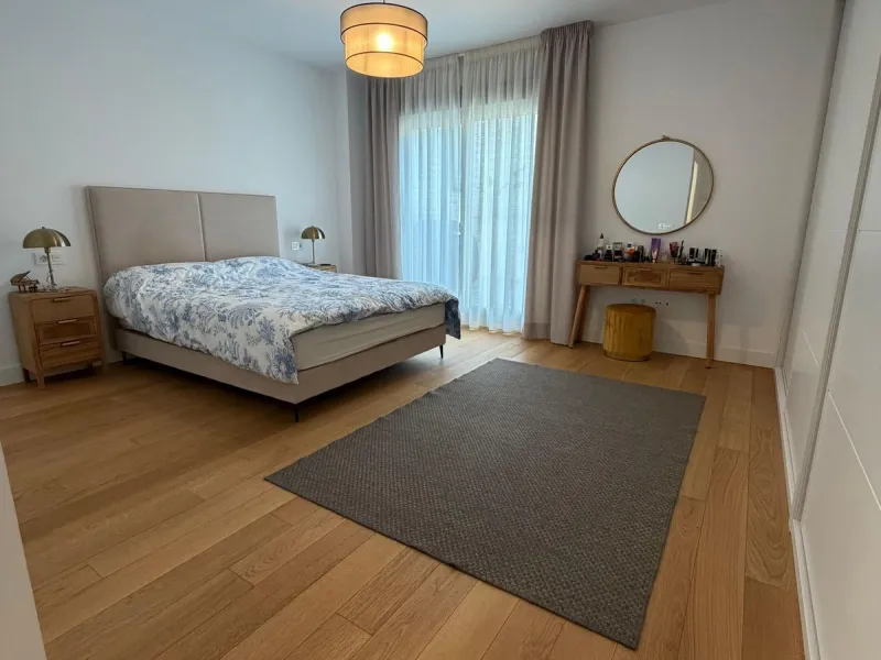 Modern ground floor apartment with sea views located in the sought-after Residencial Mediterráneo in Mijas Costa.