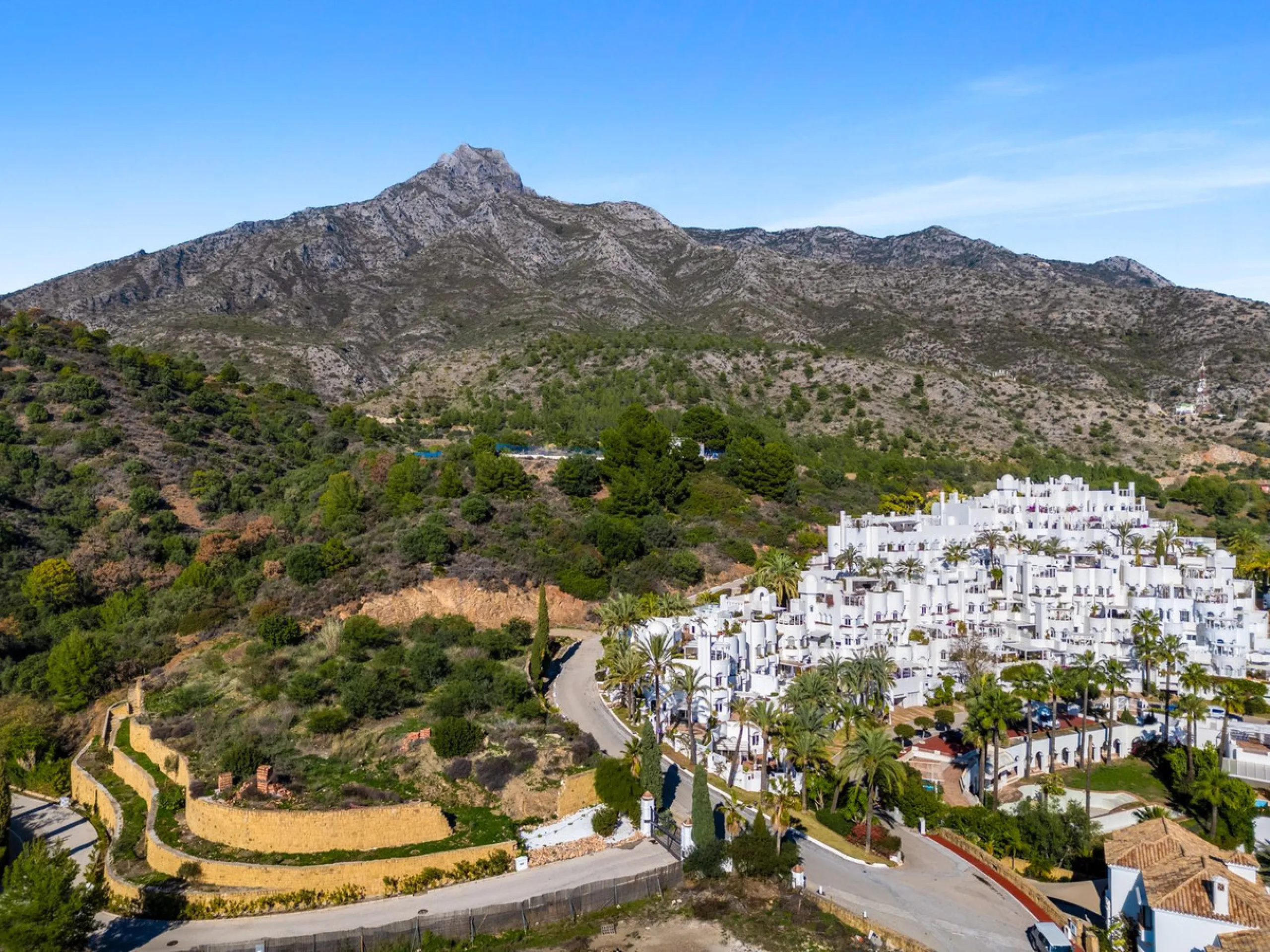 Nestled on the prestigious Golden Mile, this Townhouse is a true gem with stunning panoramic sea and mountain views.