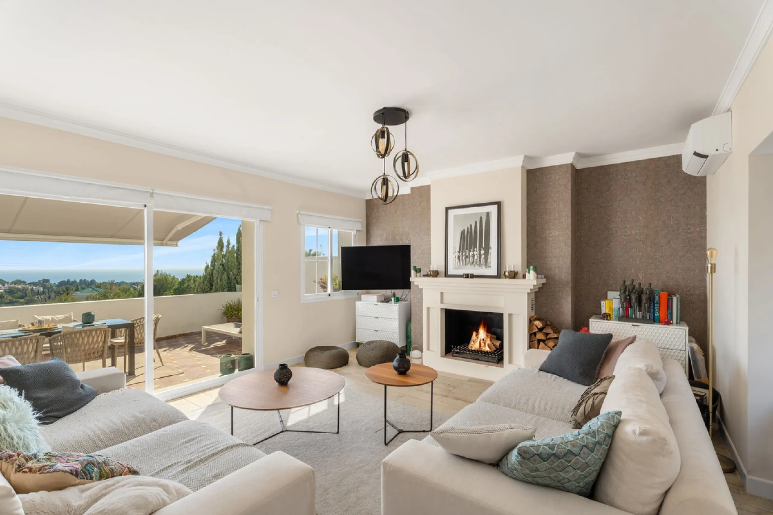 Nestled on the prestigious Golden Mile, this Townhouse is a true gem with stunning panoramic sea and mountain views.