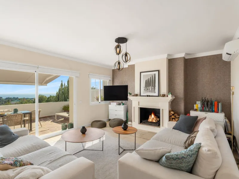Nestled on the prestigious Golden Mile, this Townhouse is a true gem with stunning panoramic sea and mountain views.