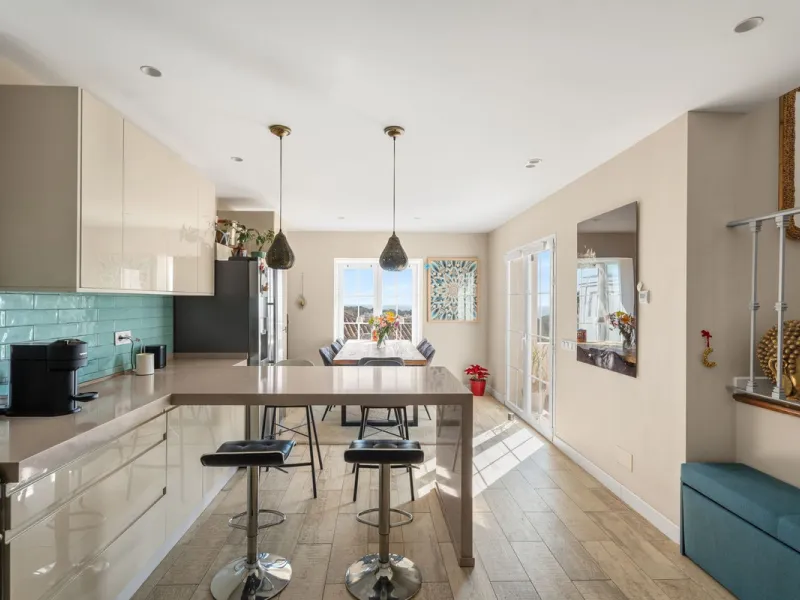 Nestled on the prestigious Golden Mile, this Townhouse is a true gem with stunning panoramic sea and mountain views.