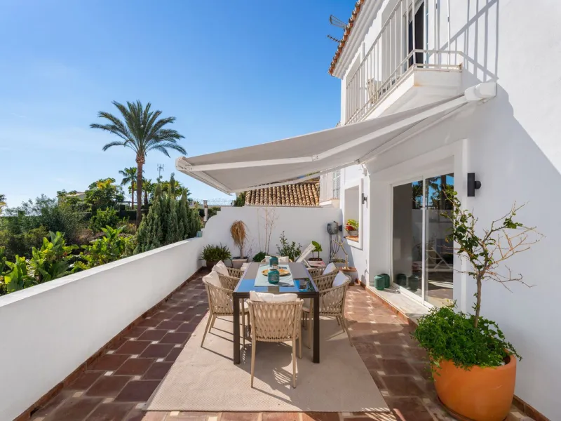 Nestled on the prestigious Golden Mile, this Townhouse is a true gem with stunning panoramic sea and mountain views.