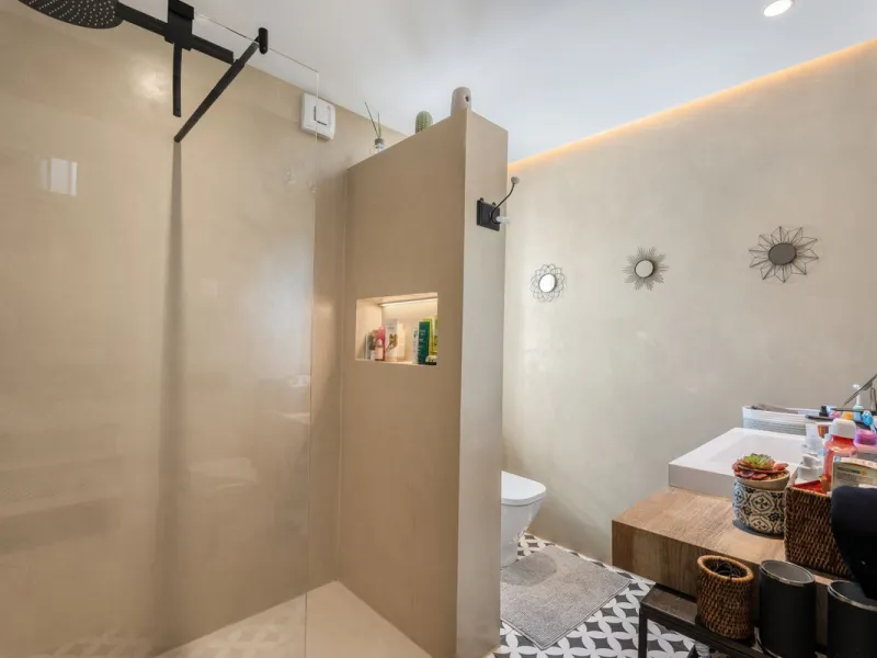 Nestled on the prestigious Golden Mile, this Townhouse is a true gem with stunning panoramic sea and mountain views.