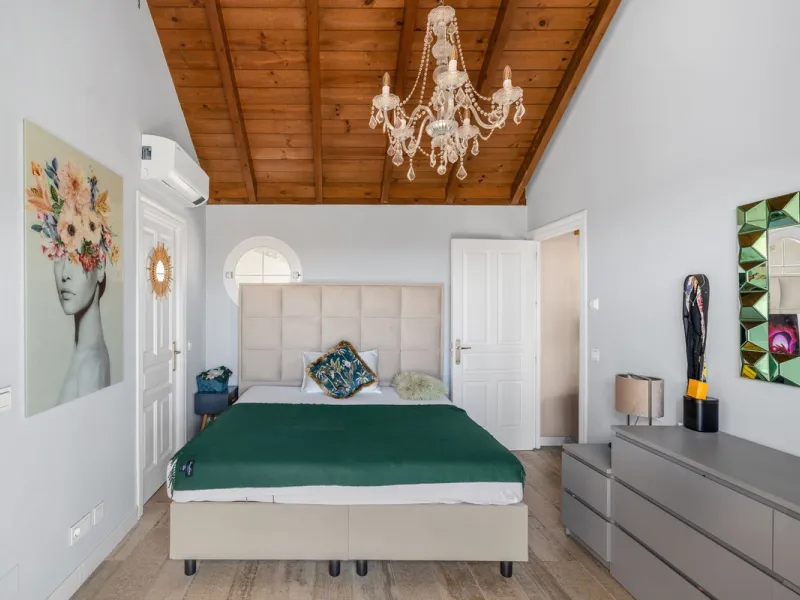 Nestled on the prestigious Golden Mile, this Townhouse is a true gem with stunning panoramic sea and mountain views.
