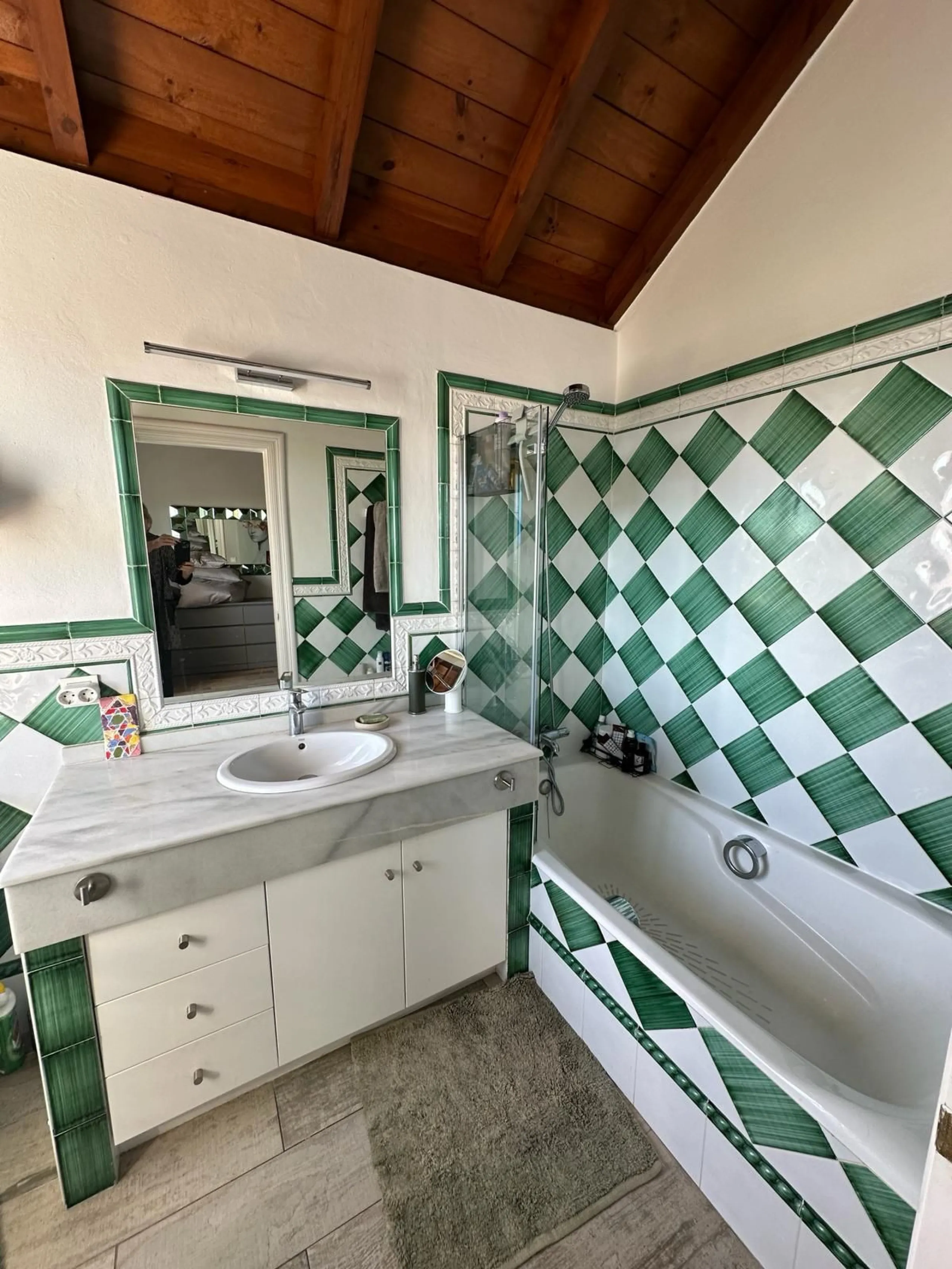 Nestled on the prestigious Golden Mile, this Townhouse is a true gem with stunning panoramic sea and mountain views.