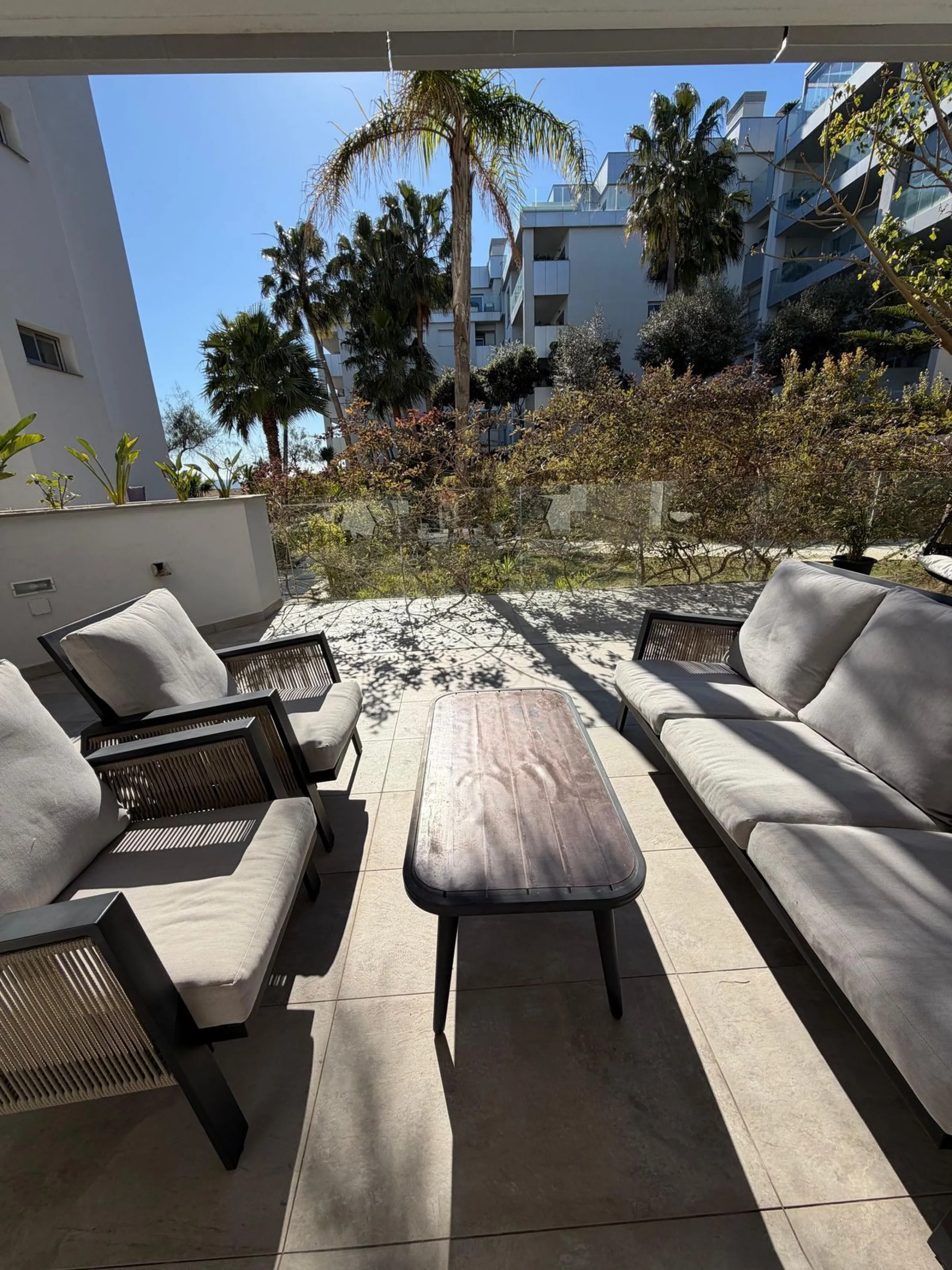Modern ground floor apartment with sea views located in the sought-after Residencial Mediterráneo in Mijas Costa.