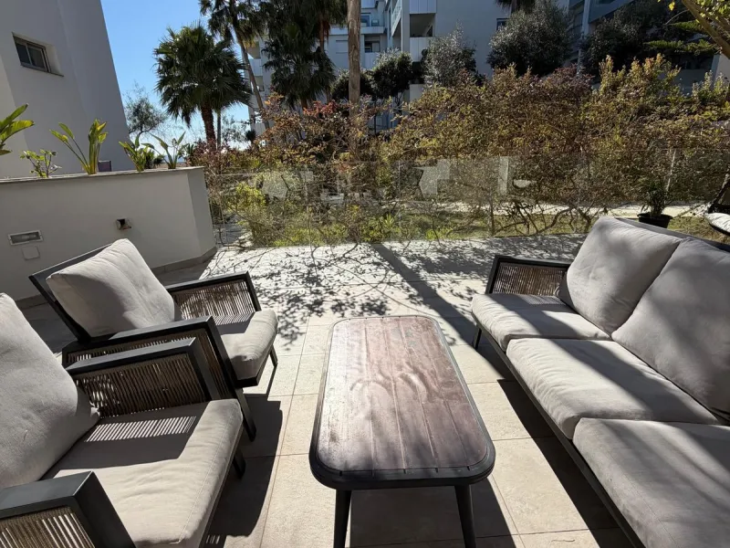 Modern ground floor apartment with sea views located in the sought-after Residencial Mediterráneo in Mijas Costa.