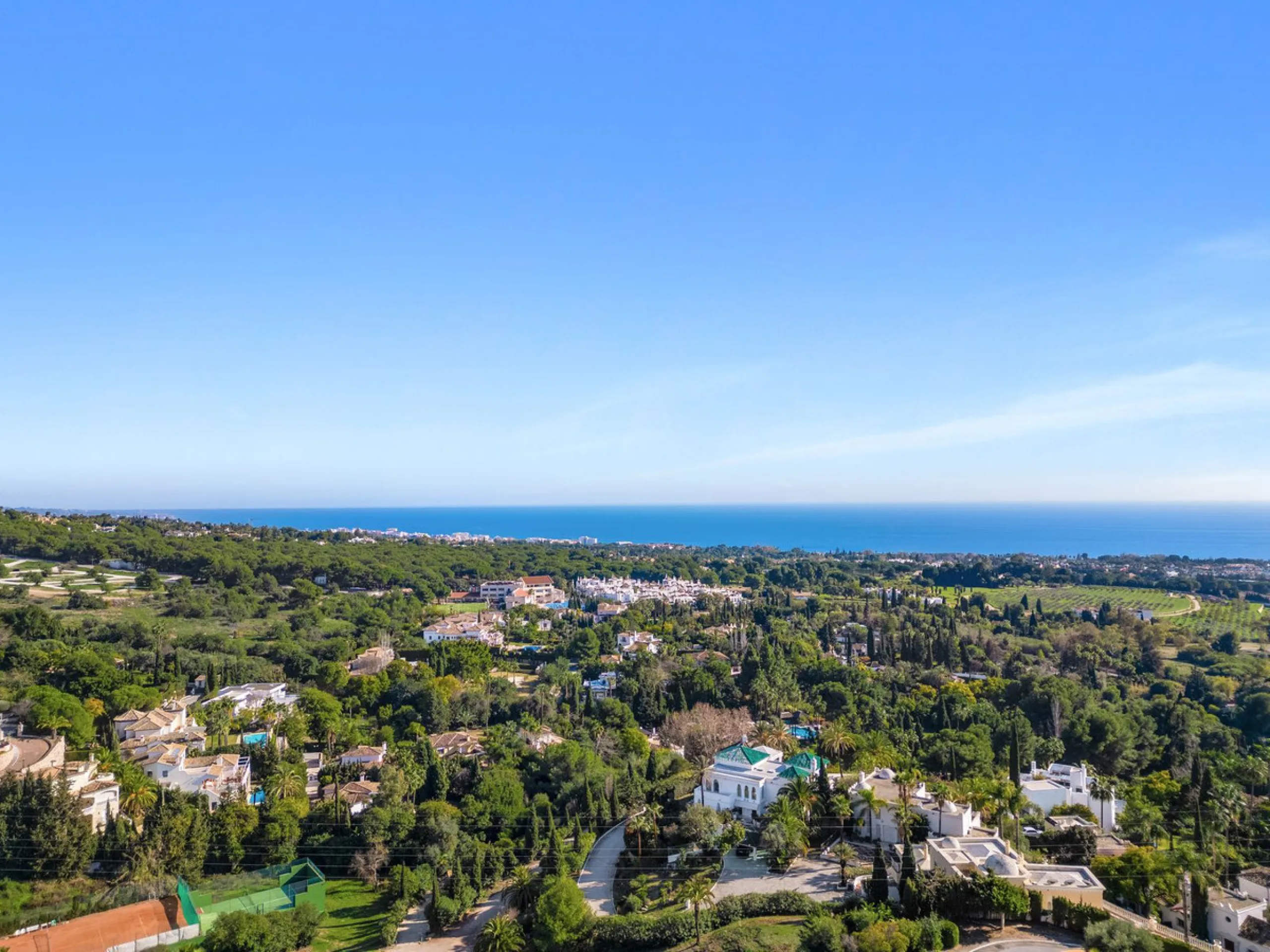 Nestled on the prestigious Golden Mile, this Townhouse is a true gem with stunning panoramic sea and mountain views.