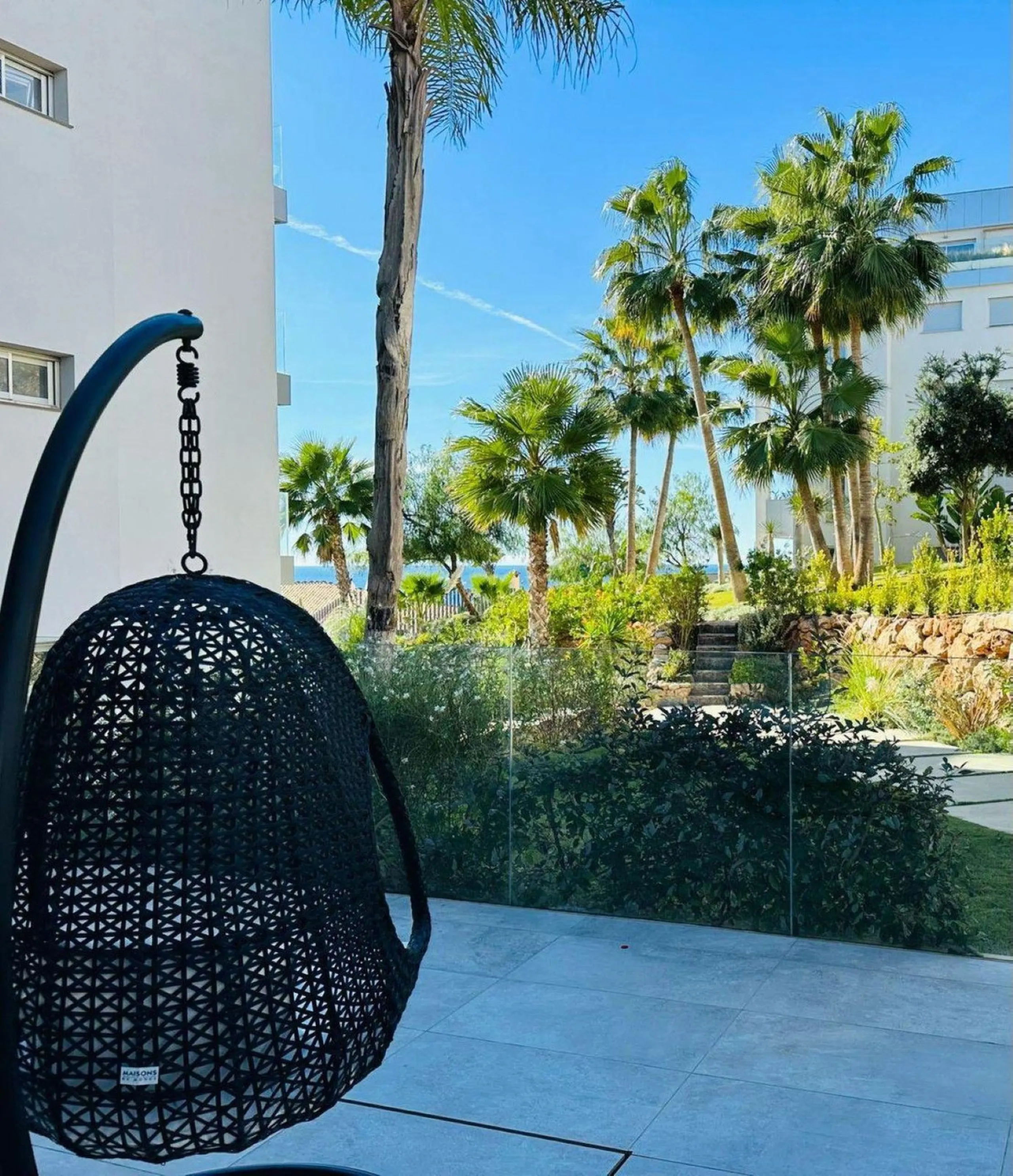 Modern ground floor apartment with sea views located in the sought-after Residencial Mediterráneo in Mijas Costa.