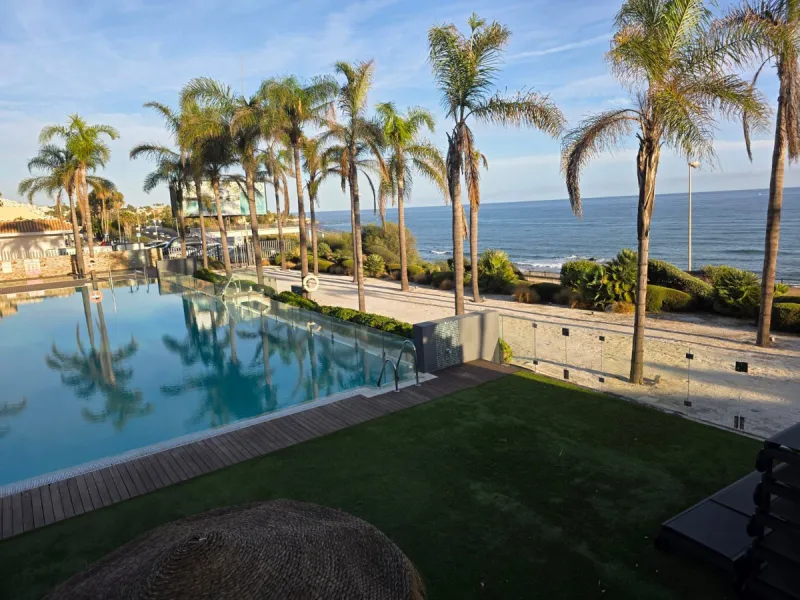 Modern ground floor apartment with sea views located in the sought-after Residencial Mediterráneo in Mijas Costa.