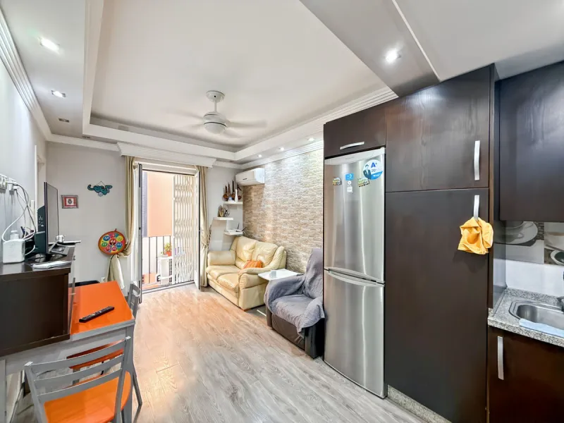 Apartment - Middle Floor Apartment в продаже в Málaga, Málaga. В доме 3 спален и 1 ванных комнат. Площадь дома 57 м²