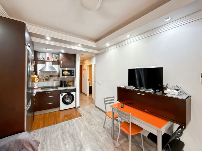 Apartment - Middle Floor Apartment в продаже в Málaga, Málaga. В доме 3 спален и 1 ванных комнат. Площадь дома 57 м²