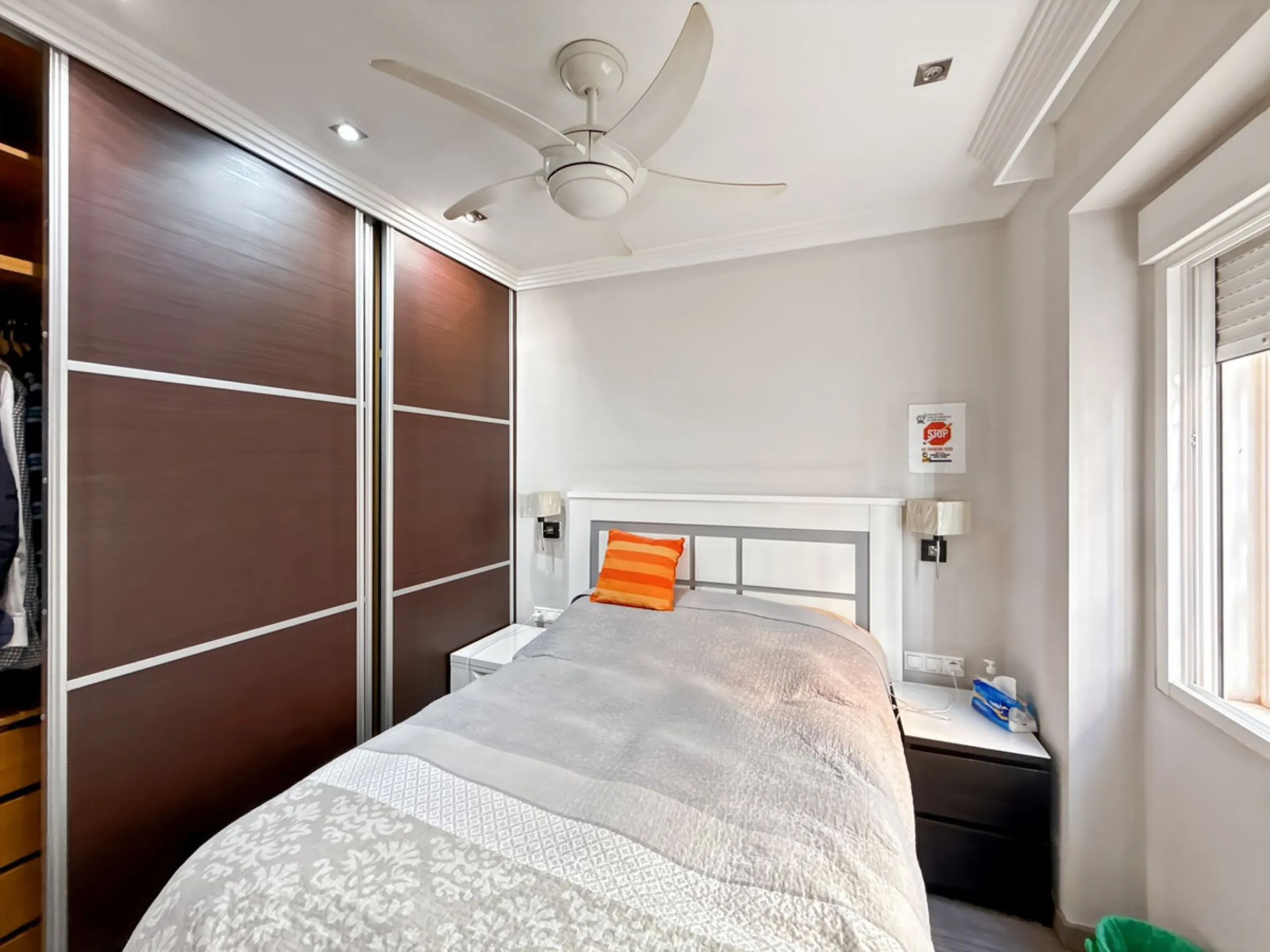 Apartment - Middle Floor Apartment в продаже в Málaga, Málaga. В доме 3 спален и 1 ванных комнат. Площадь дома 57 м²