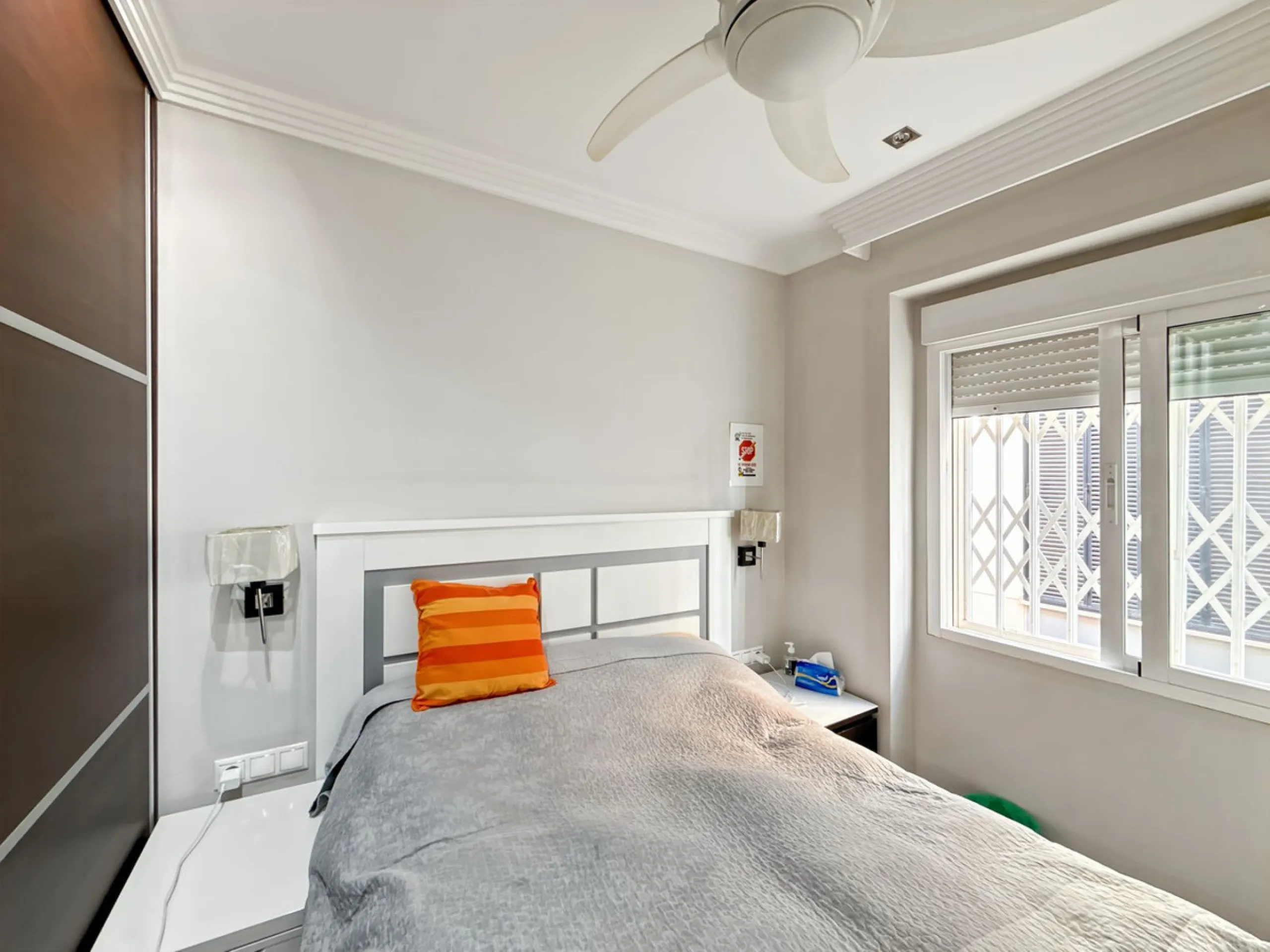 Apartment - Middle Floor Apartment в продаже в Málaga, Málaga. В доме 3 спален и 1 ванных комнат. Площадь дома 57 м²