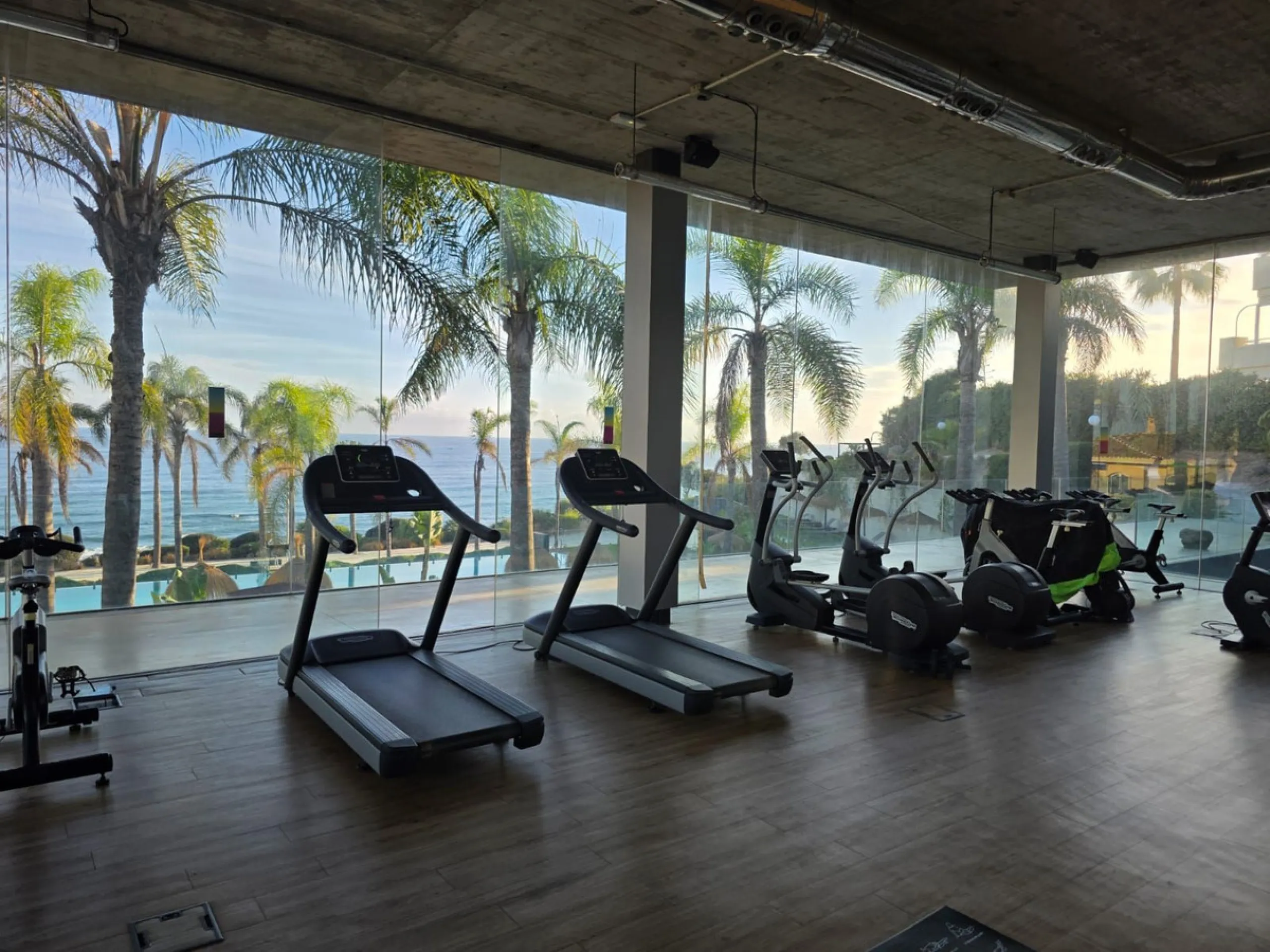 Modern ground floor apartment with sea views located in the sought-after Residencial Mediterráneo in Mijas Costa.