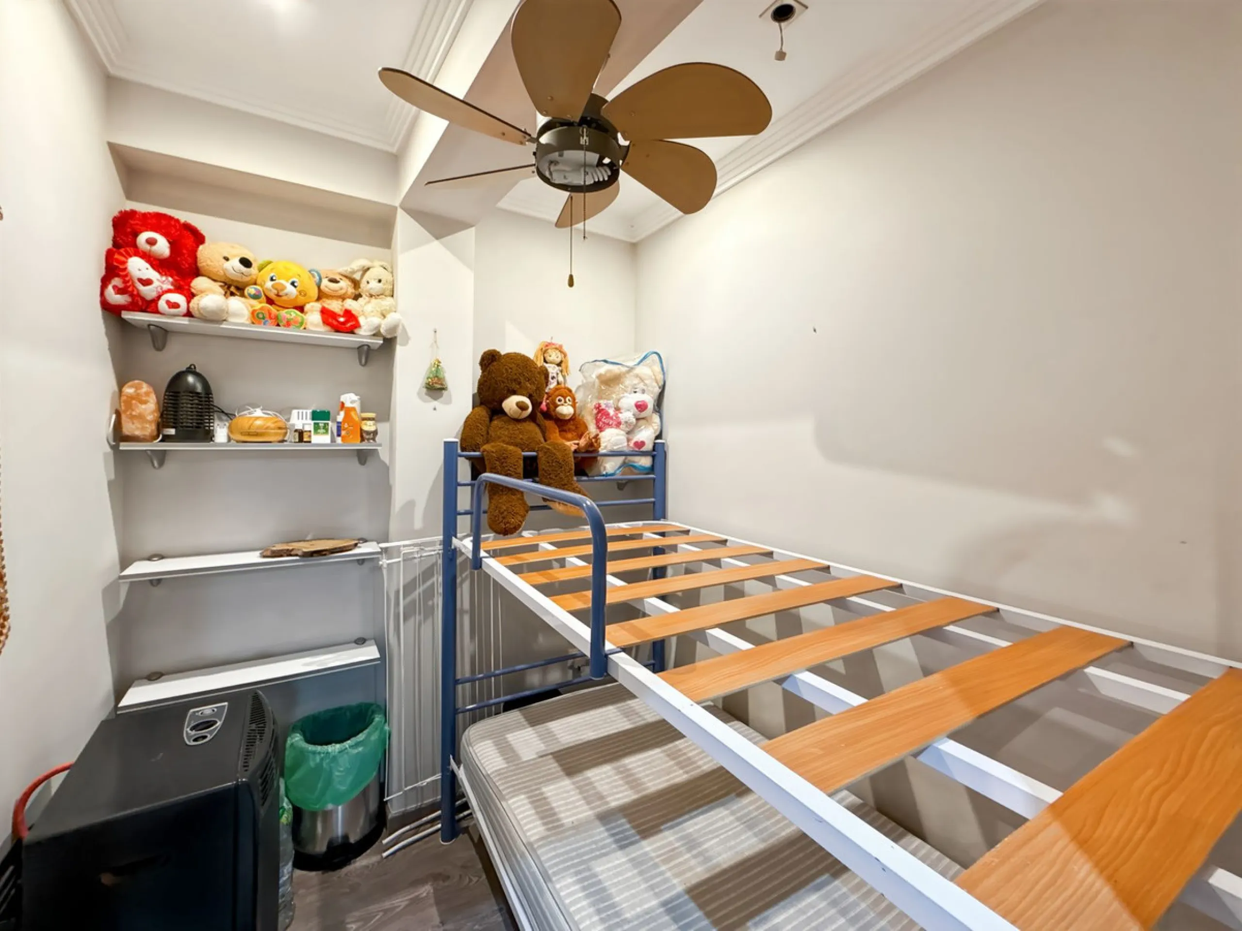 Apartment - Middle Floor Apartment в продаже в Málaga, Málaga. В доме 3 спален и 1 ванных комнат. Площадь дома 57 м²