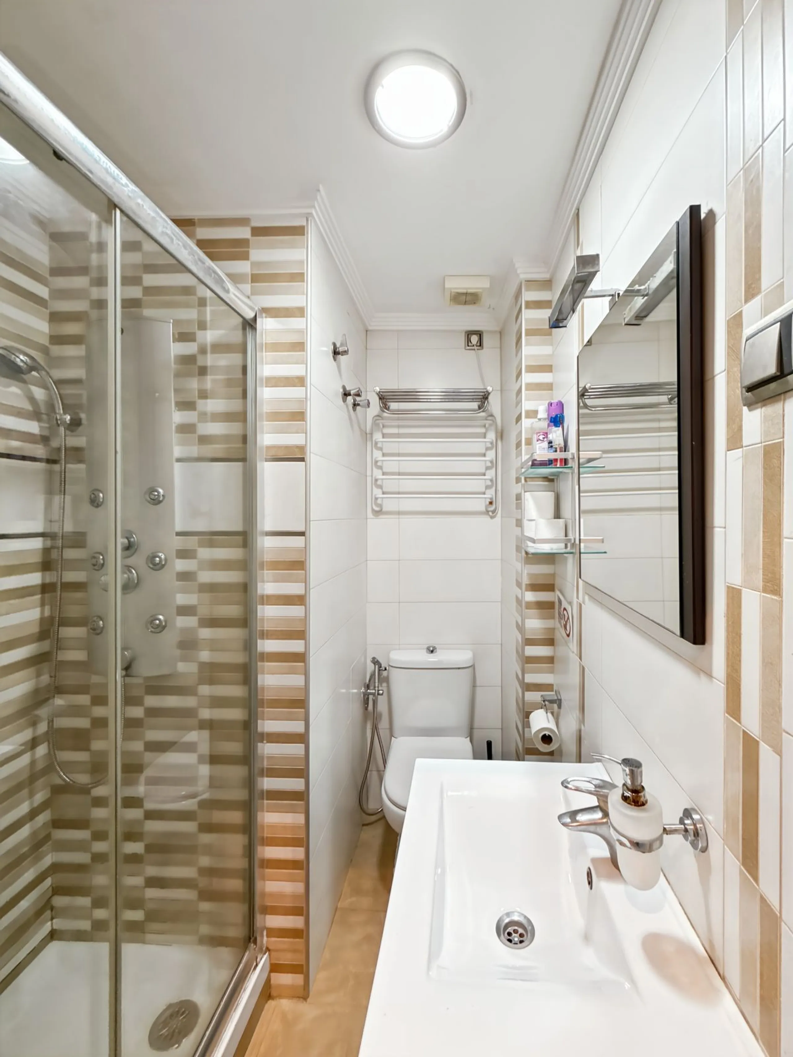 Apartment - Middle Floor Apartment в продаже в Málaga, Málaga. В доме 3 спален и 1 ванных комнат. Площадь дома 57 м²