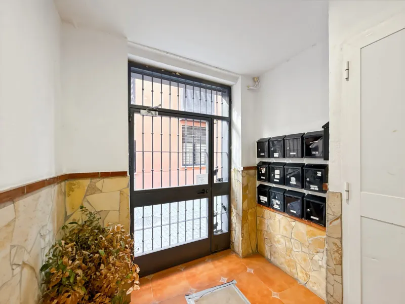Apartment - Middle Floor Apartment в продаже в Málaga, Málaga. В доме 3 спален и 1 ванных комнат. Площадь дома 57 м²