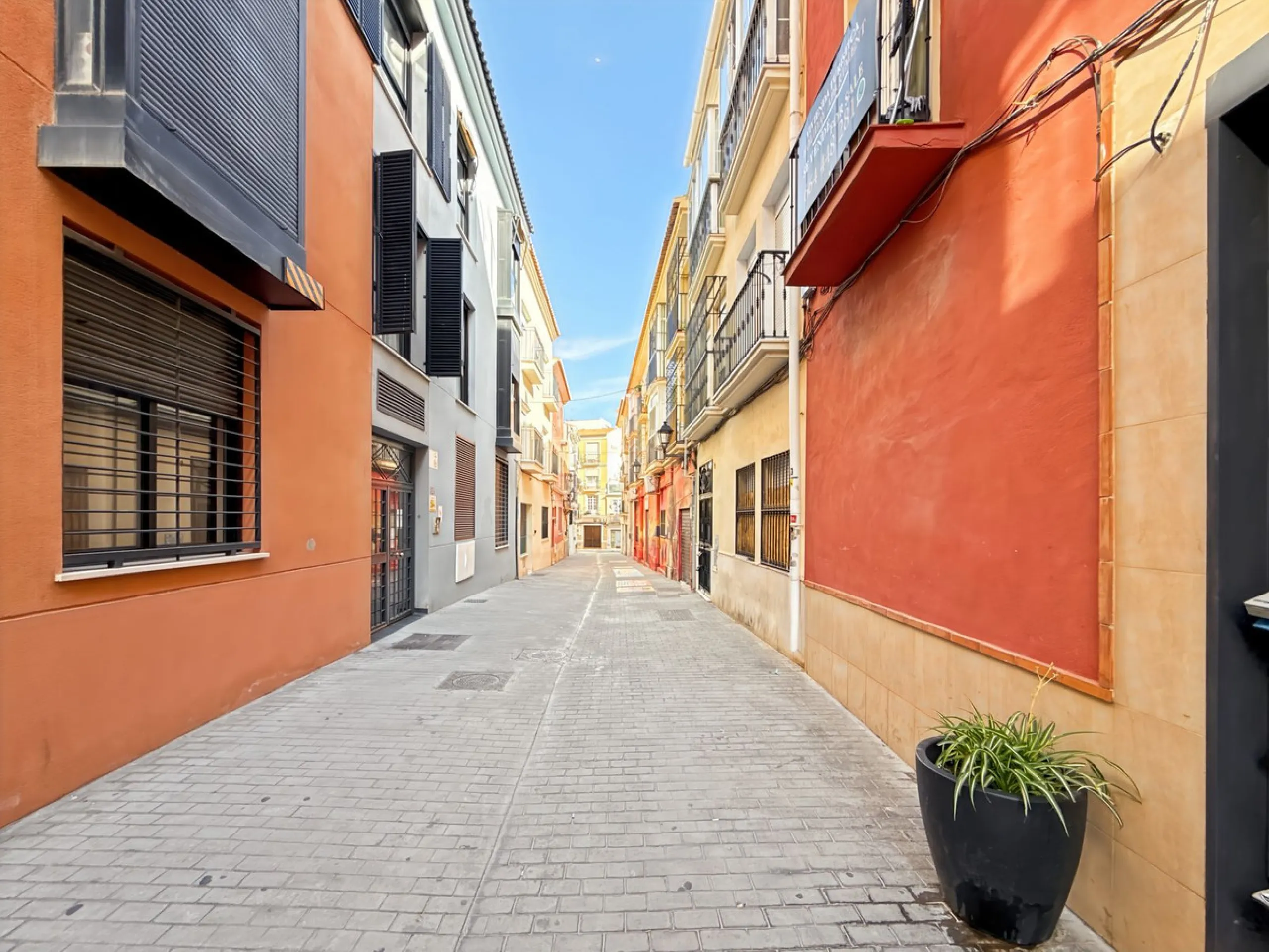 Apartment - Middle Floor Apartment в продаже в Málaga, Málaga. В доме 3 спален и 1 ванных комнат. Площадь дома 57 м²