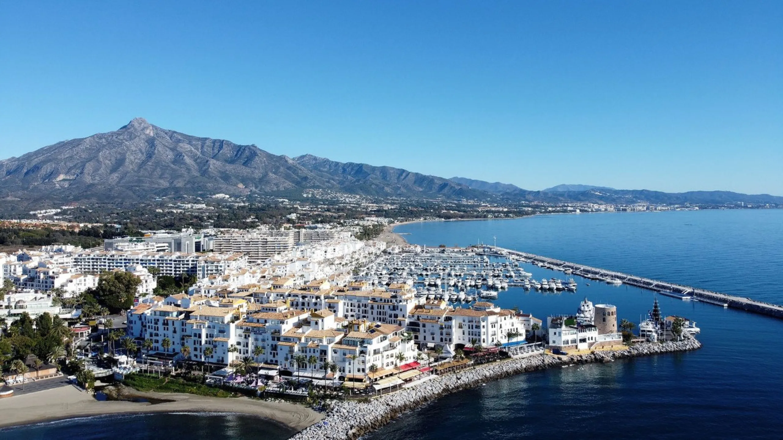 Apartment - Middle Floor Apartment в продаже в Marbella, Málaga. В доме 1 спален и 1 ванных комнат. Площадь дома 54 м²