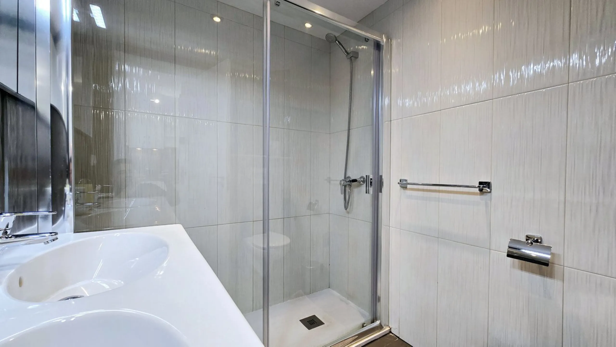 Apartment - Middle Floor Apartment в продаже в Marbella, Málaga. В доме 1 спален и 1 ванных комнат. Площадь дома 54 м²