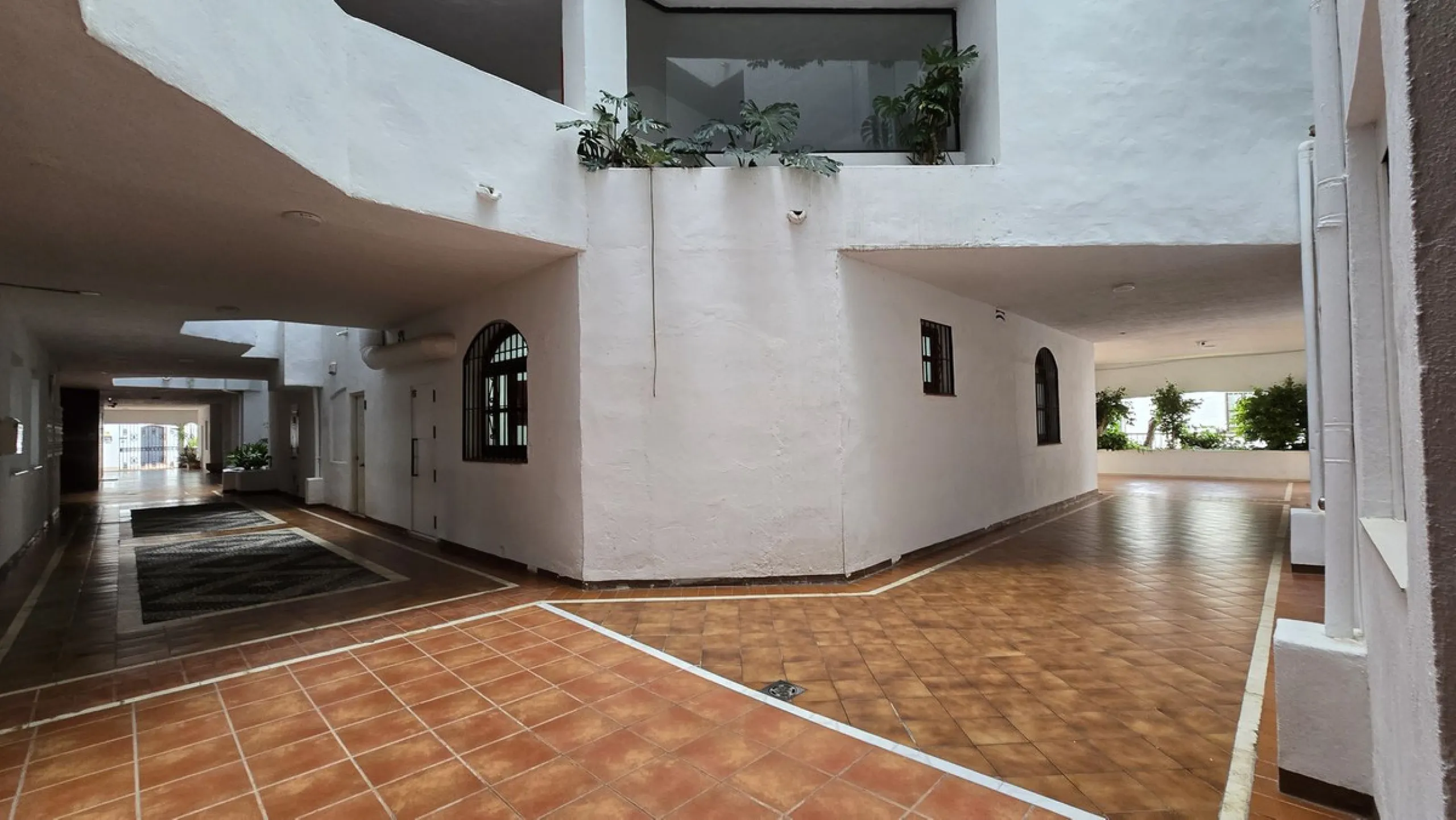Apartment - Middle Floor Apartment в продаже в Marbella, Málaga. В доме 1 спален и 1 ванных комнат. Площадь дома 54 м²