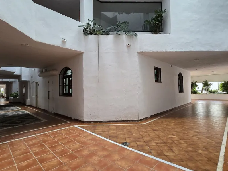 Apartment - Middle Floor Apartment в продаже в Marbella, Málaga. В доме 1 спален и 1 ванных комнат. Площадь дома 54 м²