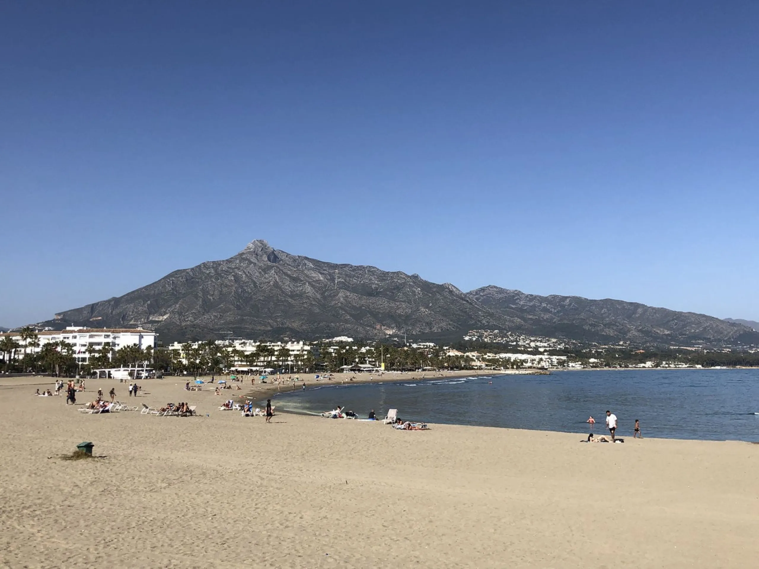 Apartment - Middle Floor Apartment в продаже в Marbella, Málaga. В доме 1 спален и 1 ванных комнат. Площадь дома 54 м²
