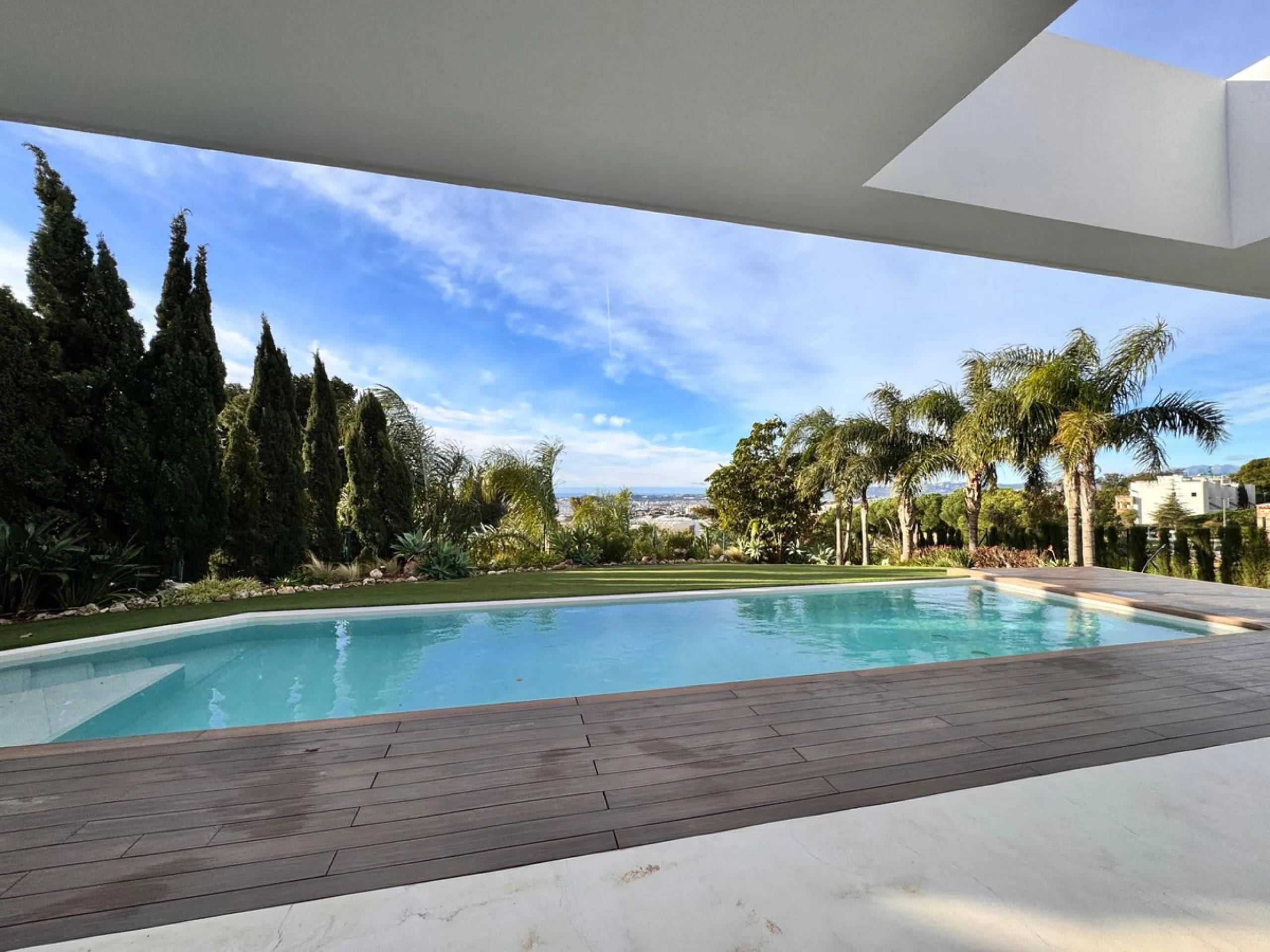 House - Detached Villa в продаже в Fuengirola, Málaga. В доме 3 спален и 4 ванных комнат. Площадь дома 435 м²