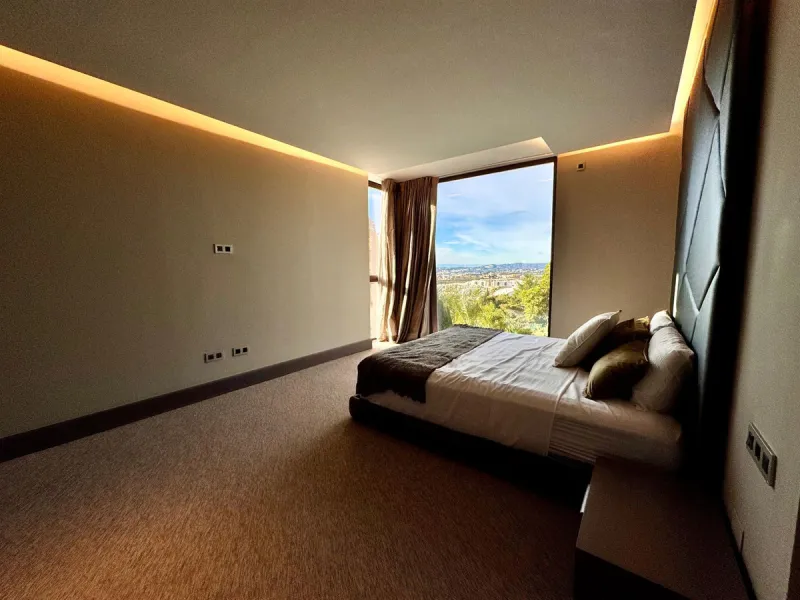 House - Detached Villa в продаже в Fuengirola, Málaga. В доме 3 спален и 4 ванных комнат. Площадь дома 435 м²