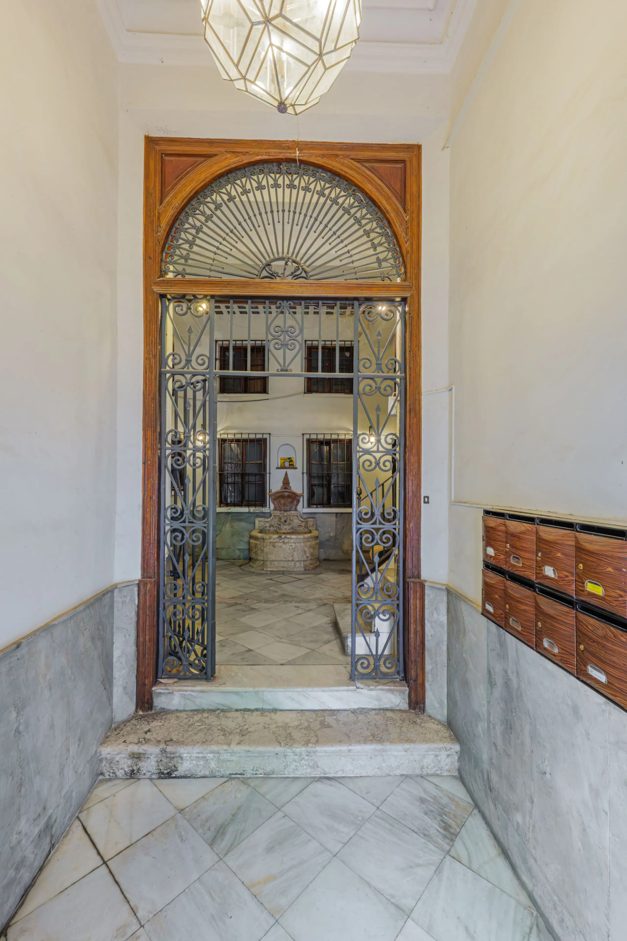 Commercial - Other в продаже в Málaga, Málaga. Площадь дома 1388 м². Площадь участка 343 м²