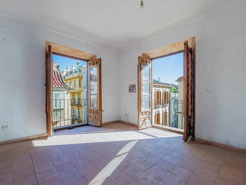 Commercial - Other в продаже в Málaga, Málaga. Площадь дома 1388 м². Площадь участка 343 м²