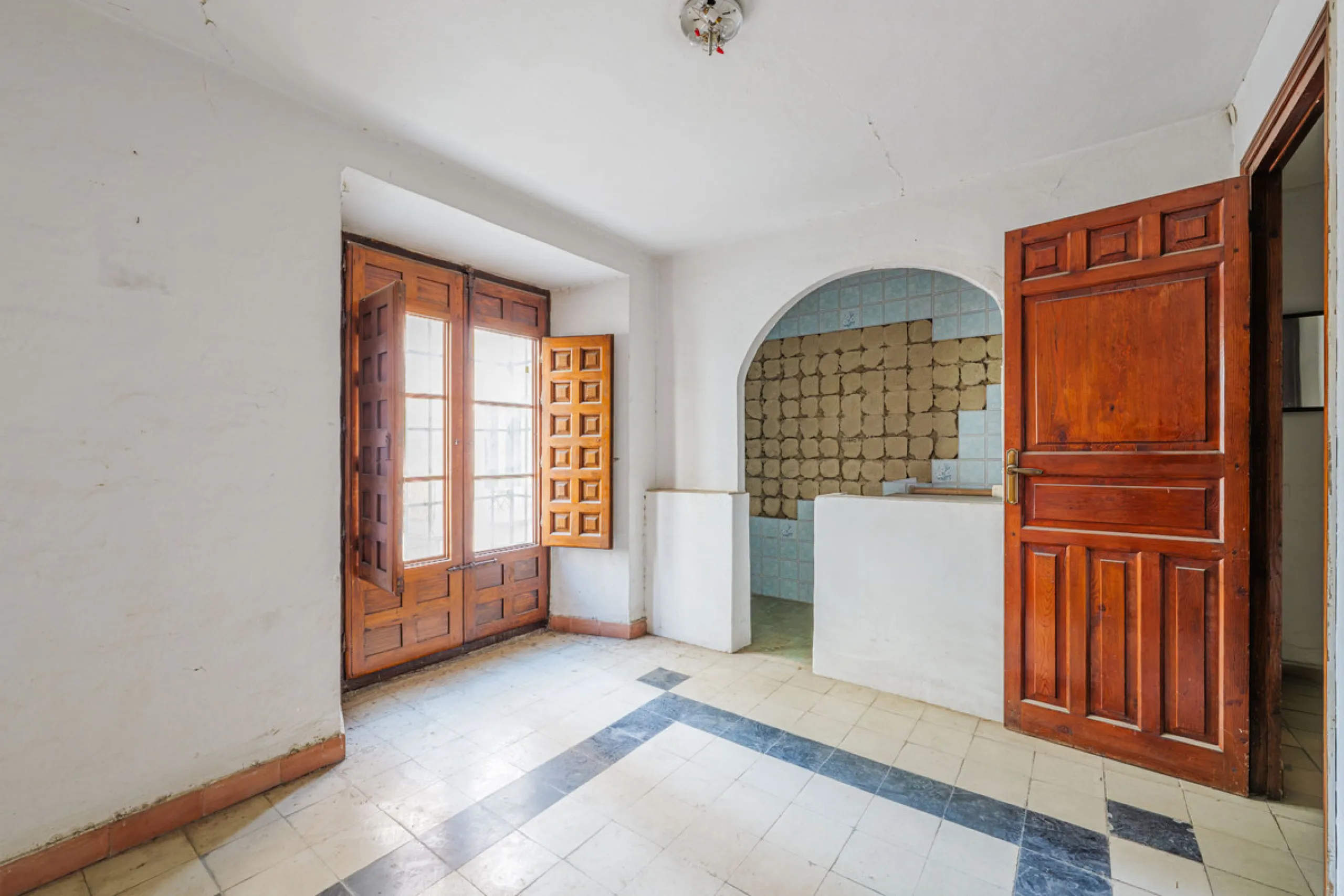 Commercial - Other в продаже в Málaga, Málaga. Площадь дома 1388 м². Площадь участка 343 м²