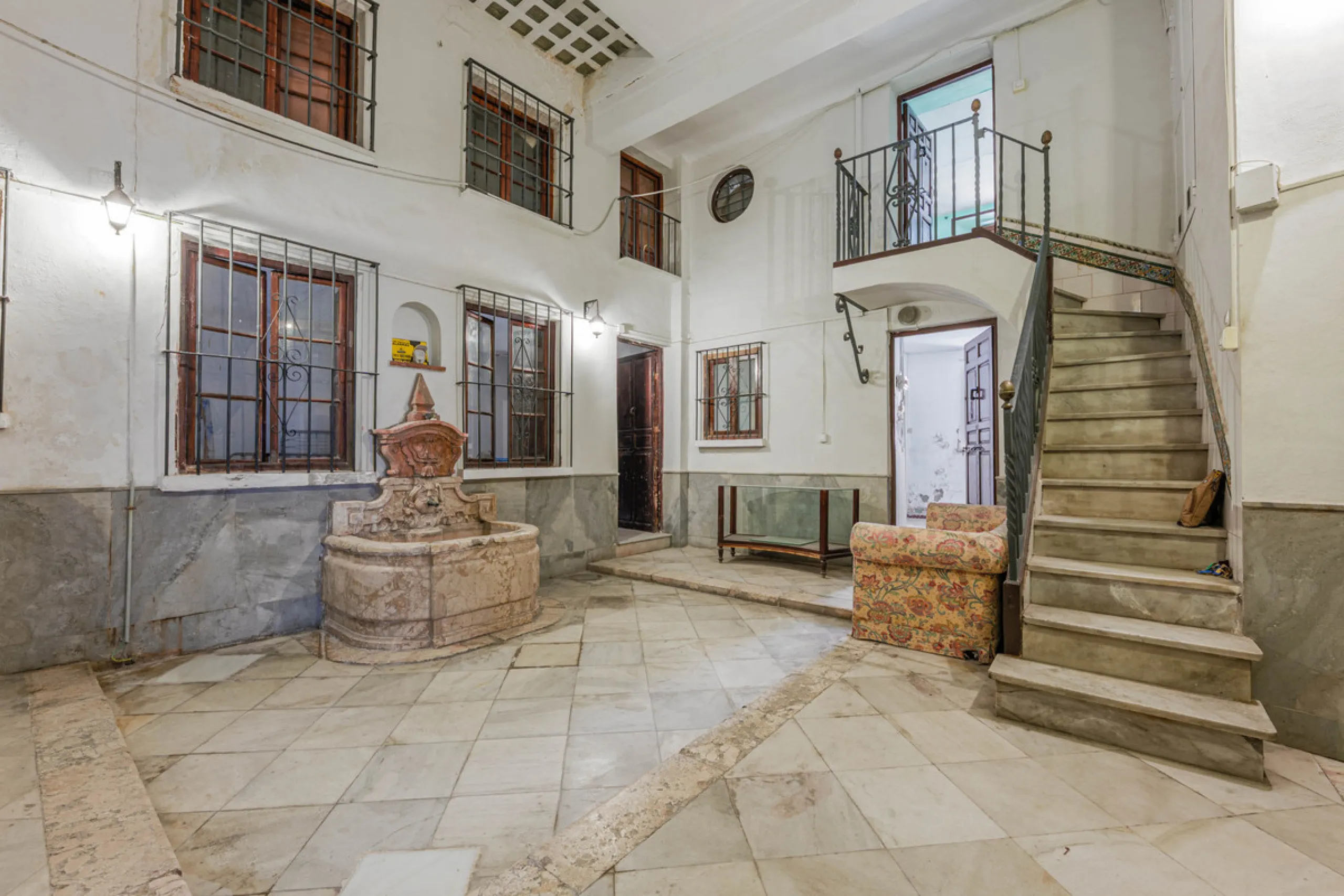Commercial - Other в продаже в Málaga, Málaga. Площадь дома 1388 м². Площадь участка 343 м²