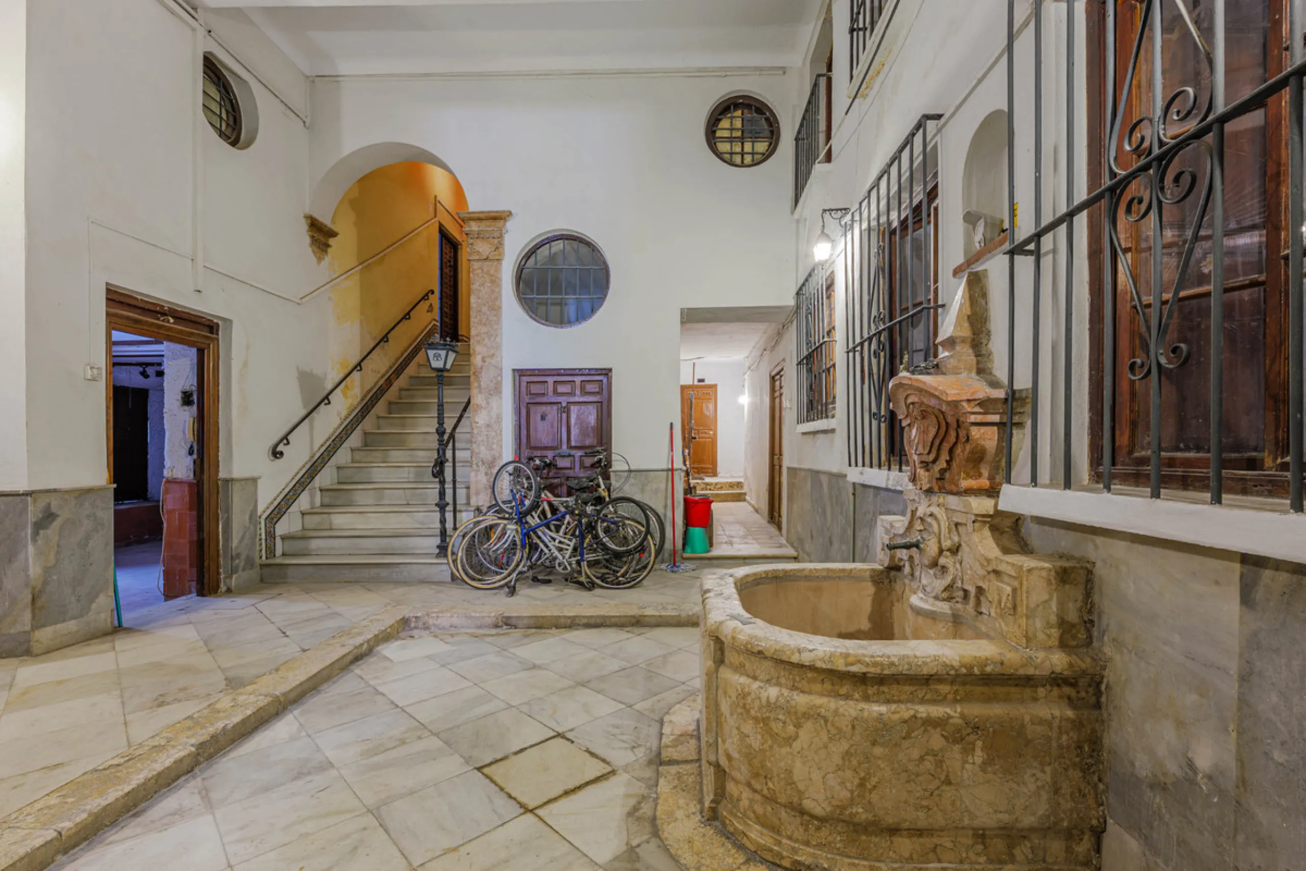 Commercial - Other в продаже в Málaga, Málaga. Площадь дома 1388 м². Площадь участка 343 м²