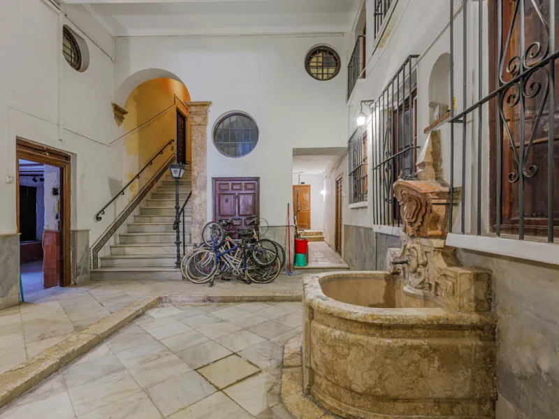 Commercial - Other в продаже в Málaga, Málaga. Площадь дома 1388 м². Площадь участка 343 м²