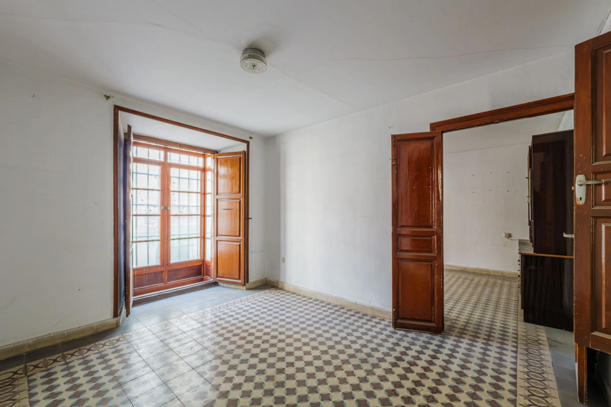 Commercial - Other в продаже в Málaga, Málaga. Площадь дома 1388 м². Площадь участка 343 м²