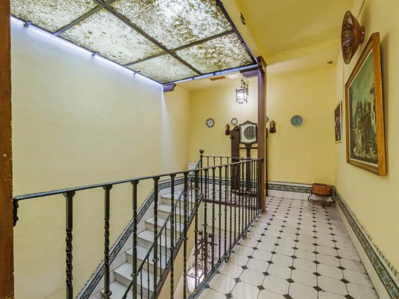 Commercial - Other в продаже в Málaga, Málaga. Площадь дома 1388 м². Площадь участка 343 м²