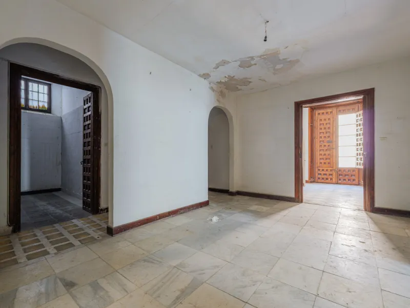 Commercial - Other в продаже в Málaga, Málaga. Площадь дома 1388 м². Площадь участка 343 м²
