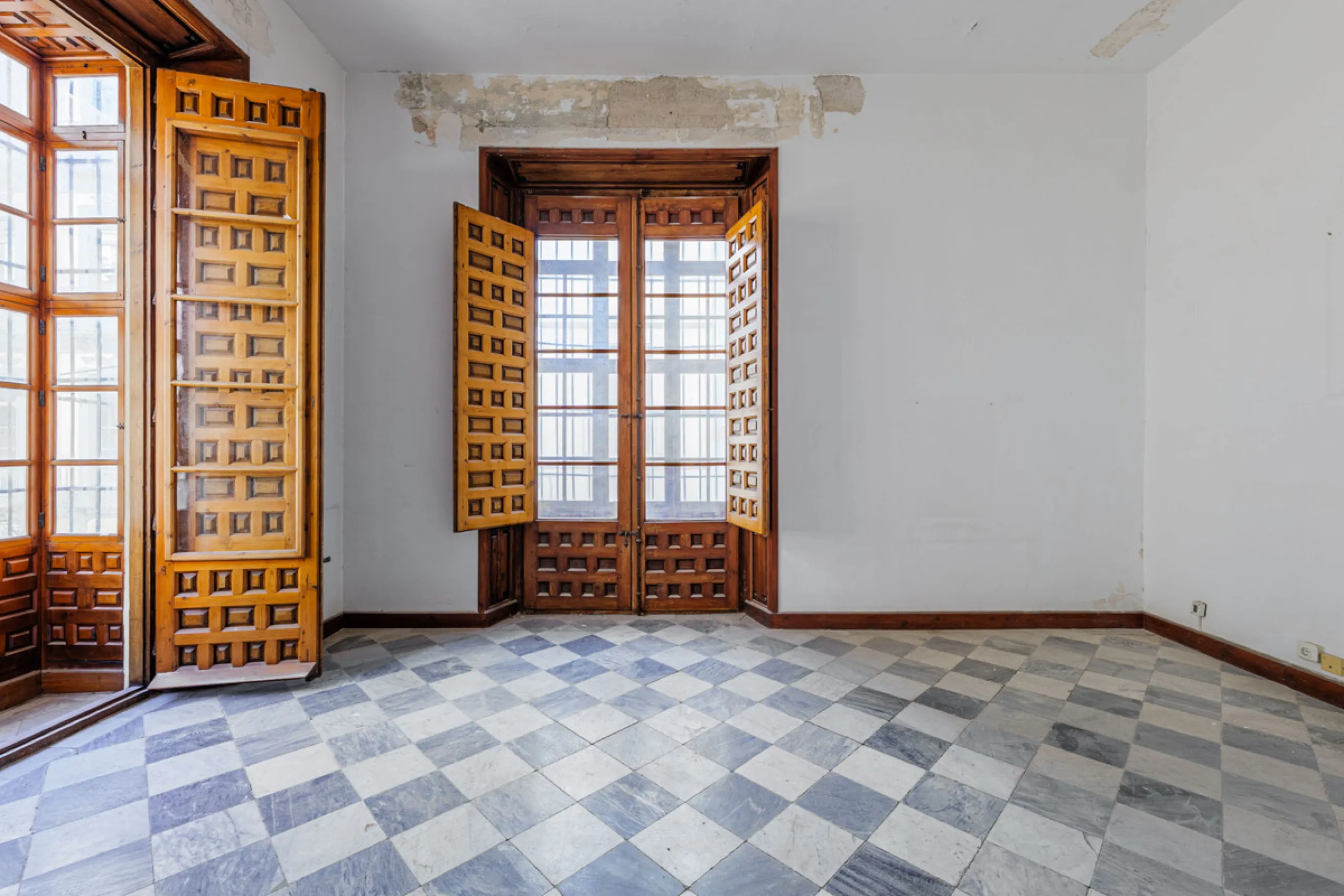 Commercial - Other в продаже в Málaga, Málaga. Площадь дома 1388 м². Площадь участка 343 м²