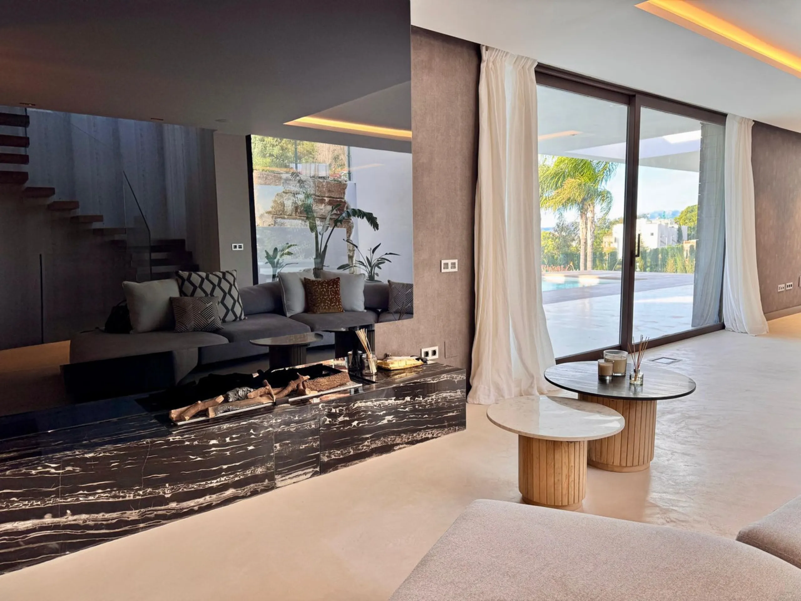 House - Detached Villa в продаже в Fuengirola, Málaga. В доме 3 спален и 4 ванных комнат. Площадь дома 435 м²