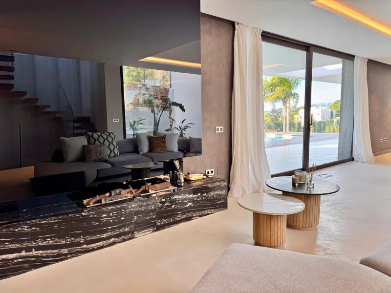 House - Detached Villa в продаже в Fuengirola, Málaga. В доме 3 спален и 4 ванных комнат. Площадь дома 435 м²
