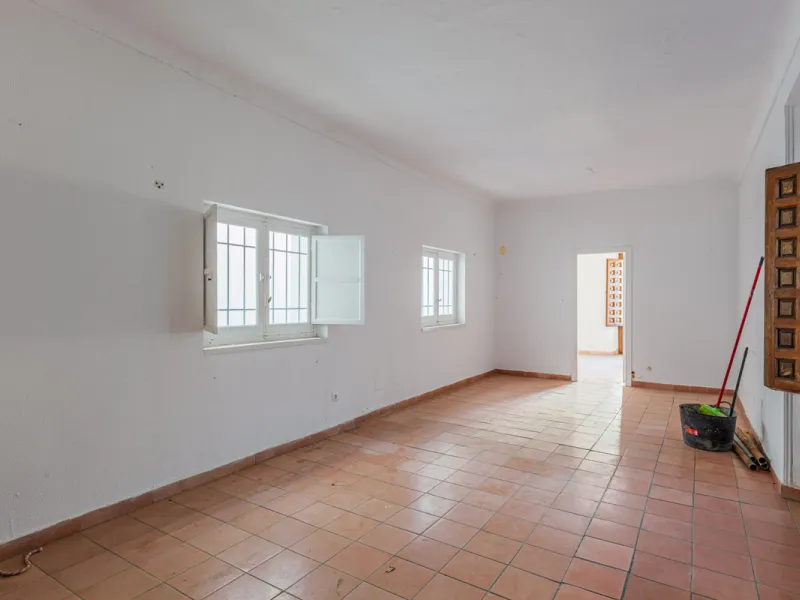 Commercial - Other в продаже в Málaga, Málaga. Площадь дома 1388 м². Площадь участка 343 м²