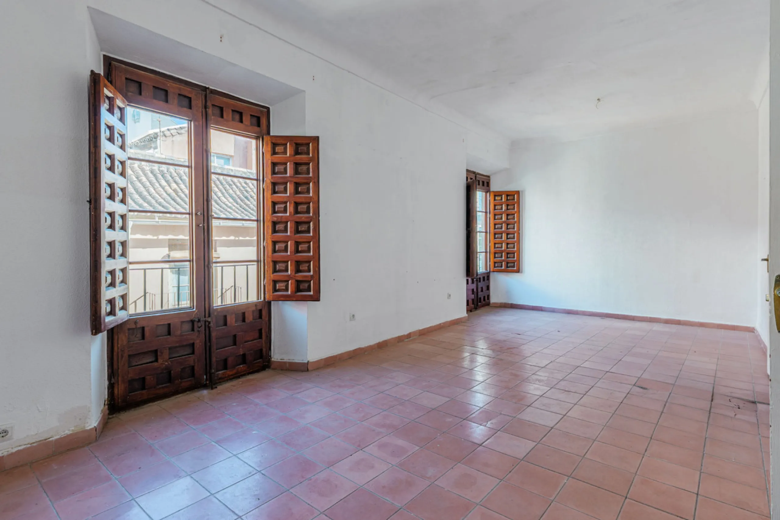 Commercial - Other в продаже в Málaga, Málaga. Площадь дома 1388 м². Площадь участка 343 м²